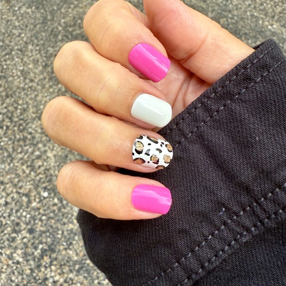 Red Aspen Awfully Purr-ty Press-On Nails - Leopard Print with Gold Glitter - Picture 10 of 15